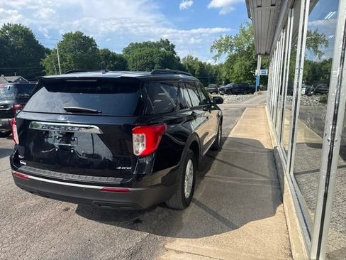 Used 2023 Ford Explorer XLT AWD/4WD image 6