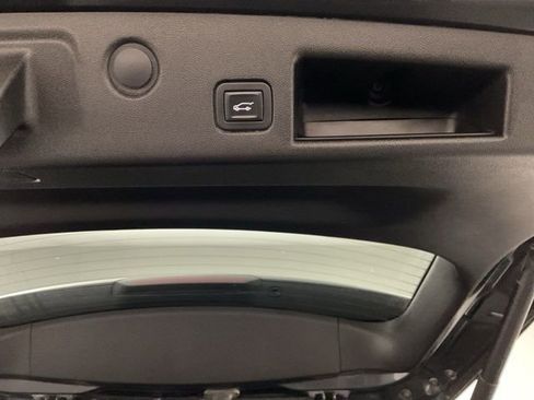 Used 2018 Chevrolet Equinox Premier image 29