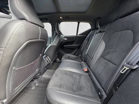 Used 2020 Volvo XC40 T5 R-Design w/ Protection Package Premier image 17