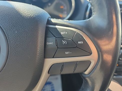 Used 2022 Jeep Grand Cherokee Limited image 25