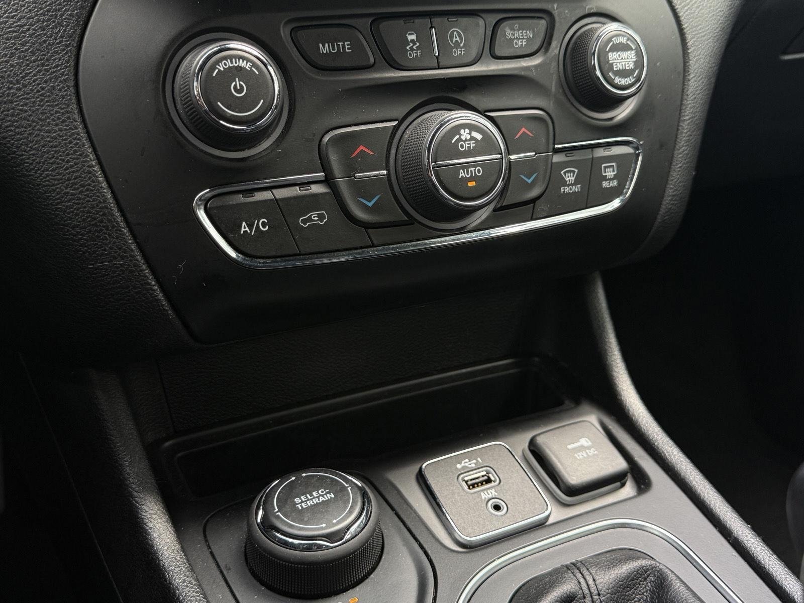 Used 2019 Jeep Cherokee High Altitude AWD/4WD image 37