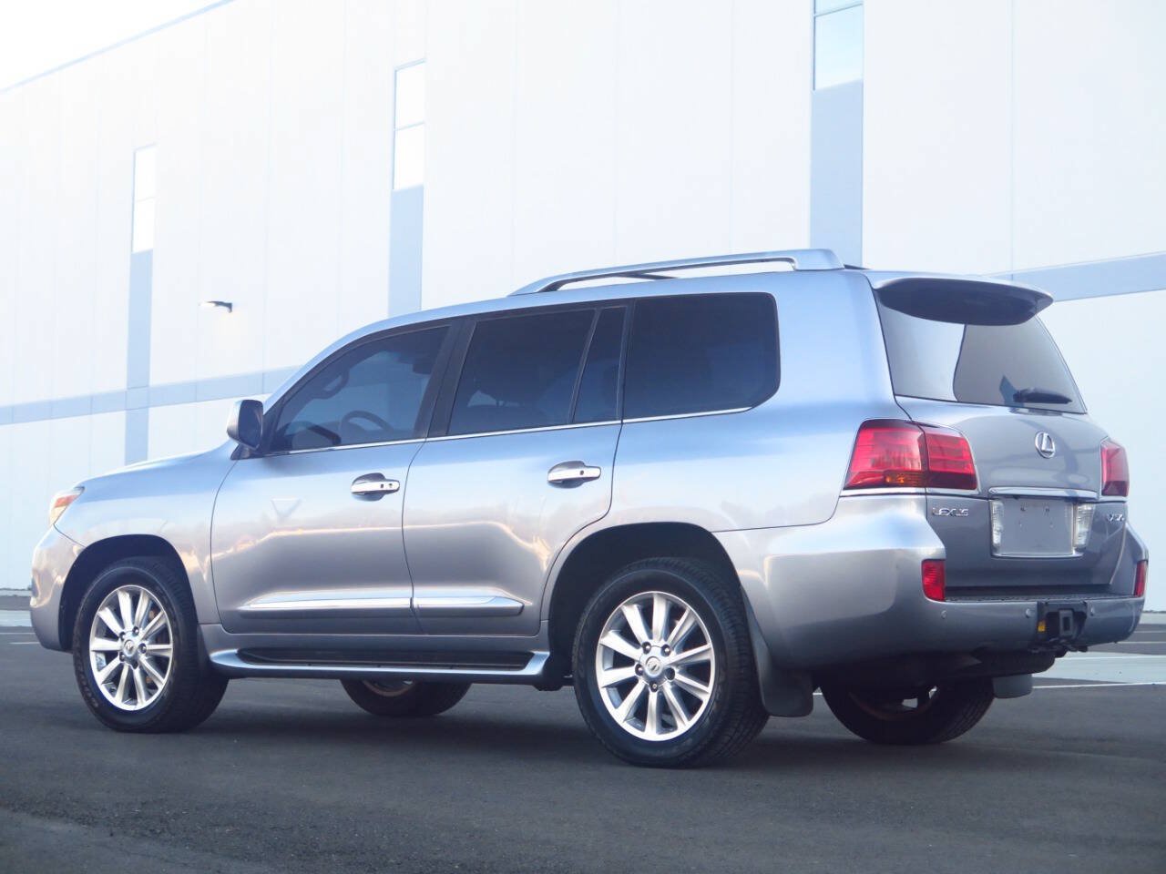Used 2008 Lexus LX 570 4WD w/ Technology Pkg image 3
