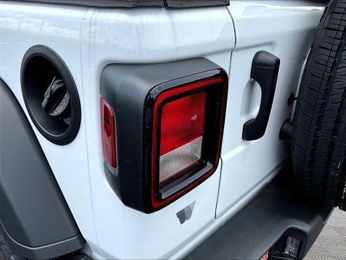 Used 2026 Jeep Wrangler Sport AWD/4WD image 21