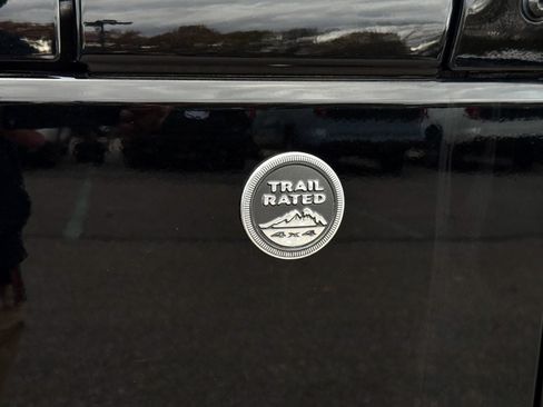 Used 2018 Jeep Wrangler Unlimited Rubicon w/ Connectivity Group image 17