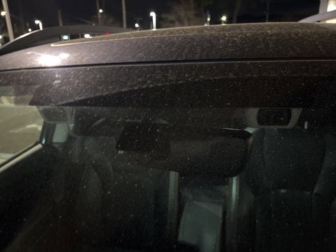 Used 2018 Subaru Crosstrek 2.0i Limited image 3