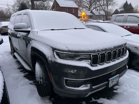 Used 2024 Jeep Wagoneer L Series II w/ Flexible Seating Group image 2