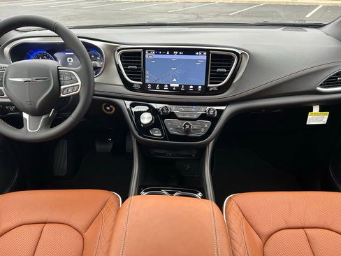 New 2026 Chrysler Pacifica Pinnacle w/ Trailer Tow Group image 10