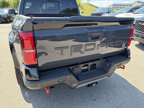 Used 2024 Toyota Tacoma TRD Pro AWD/4WD image 10