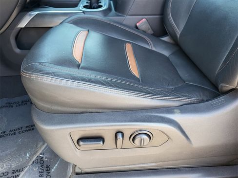 Used 2019 GMC Sierra 1500 AT4 w/ Off Road Performance Package image 17