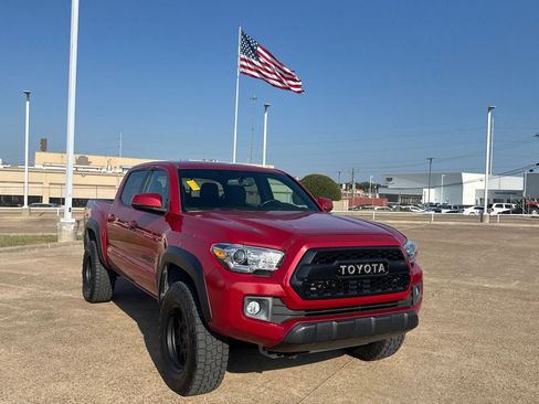 Used 2017 Toyota Tacoma TRD Off-Road w/ Tow Package (A/T) AWD/4WD image 2