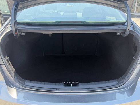 Used 2018 Hyundai Elantra SE w/ Cargo Package FWD image 18