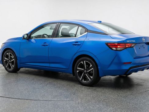 Used 2025 Nissan Sentra SV image 6