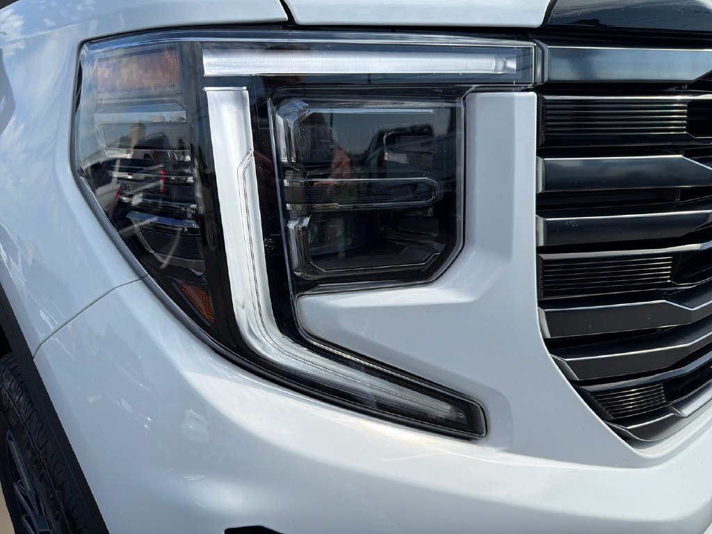 Certified 2025 GMC Sierra 1500 AT4 w/ Technology Package AWD/4WD image 12