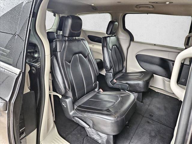 Used 2023 Chrysler Pacifica Touring-L FWD image 20