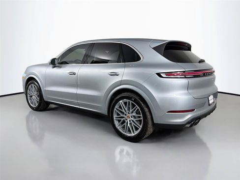 Certified 2026 Porsche Cayenne AWD/4WD image 3