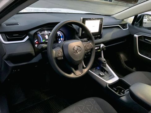 Used 2025 Toyota RAV4 XLE image 17