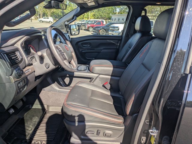 Used 2024 Nissan Titan PRO-4X w/ Pro-4x Convenience Package AWD/4WD image 15