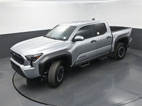 Used 2024 Toyota Tacoma TRD Off-Road image 31