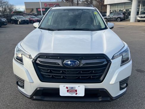 Certified 2022 Subaru Forester Limited image 2