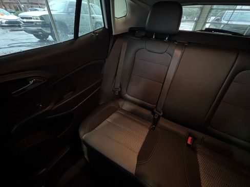 Used 2025 Chevrolet Trax LT image 38