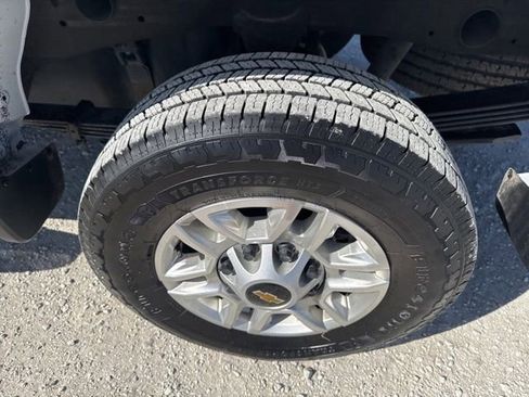 Used 2024 Chevrolet Silverado 2500 LT image 17