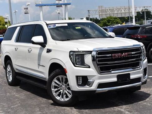 Used 2022 GMC Yukon XL SLT w/ SLT Premium Package AWD/4WD image 2