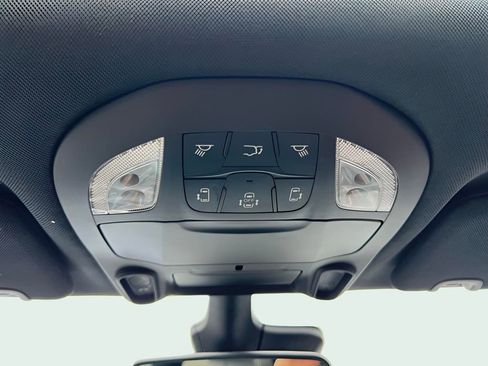Used 2024 Chrysler Pacifica Limited w/ Uconnect Theater Family Group FWD image 33