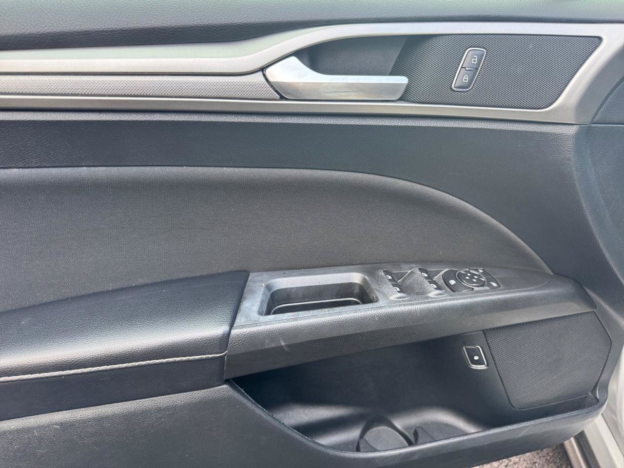 Used 2019 Ford Fusion SE FWD image 23