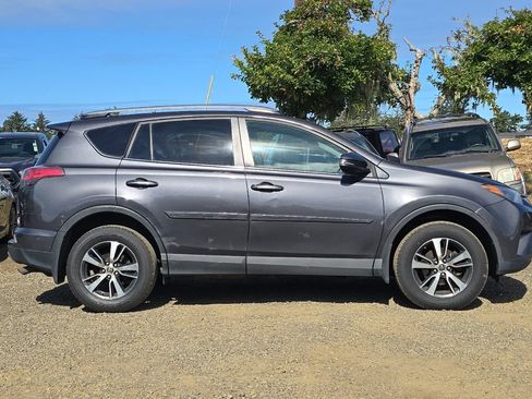 Used 2018 Toyota RAV4 XLE AWD/4WD image 3