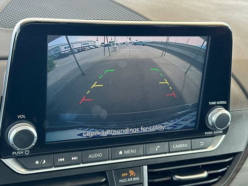 Used 2025 Nissan Altima 2.5 SV FWD image 18