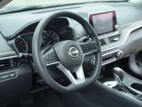 Used 2025 Nissan Altima 2.5 SV FWD image 27