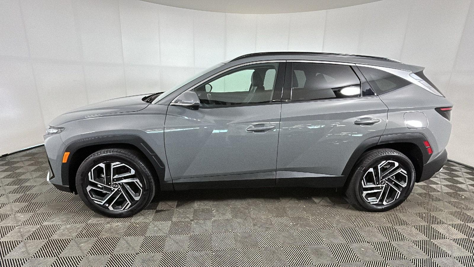 Used 2025 Hyundai Tucson Limited AWD/4WD image 7