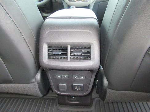 Used 2018 Chevrolet Equinox Premier FWD image 34