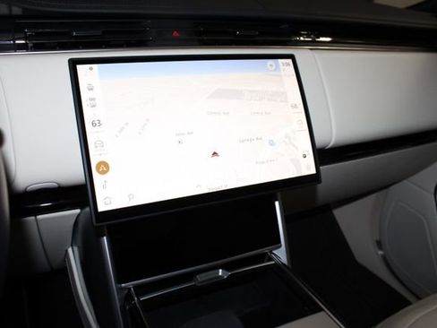 Used 2025 Land Rover Range Rover SE image 21