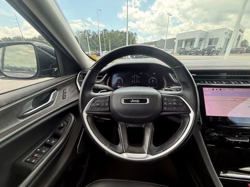 Used 2022 Jeep Grand Cherokee L Limited RWD image 12