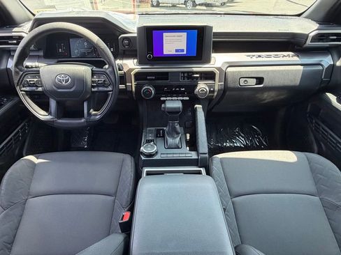 Certified 2025 Toyota Tacoma SR5 AWD/4WD image 33