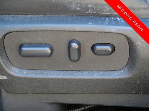Used 2015 Ford Explorer XLT w/ Equipment Group 202B AWD/4WD image 9
