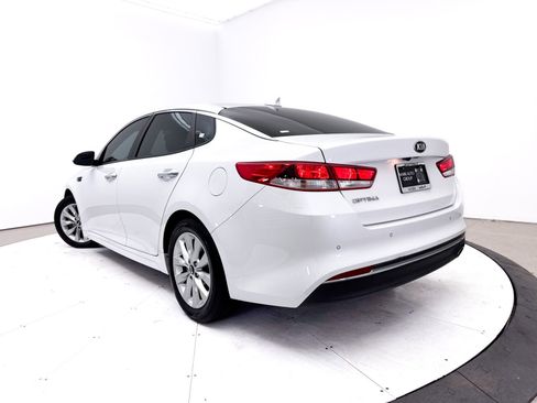 Used 2018 Kia Optima LX w/ 17" Alloy Wheels Package FWD image 2