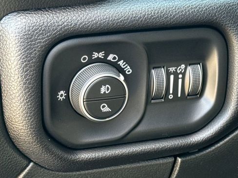 Used 2025 RAM 3500 Laramie AWD/4WD image 23