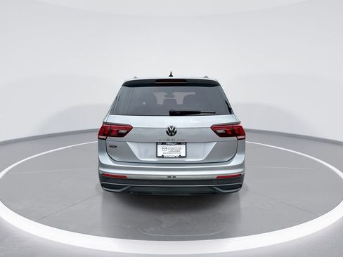 Used 2022 Volkswagen Tiguan SE w/ Panoramic Sunroof Package FWD image 7