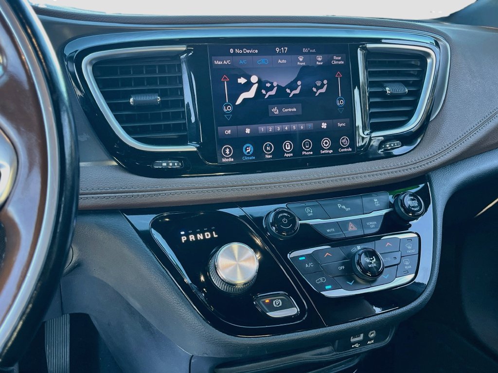 Used 2020 Chrysler Pacifica Limited FWD image 16