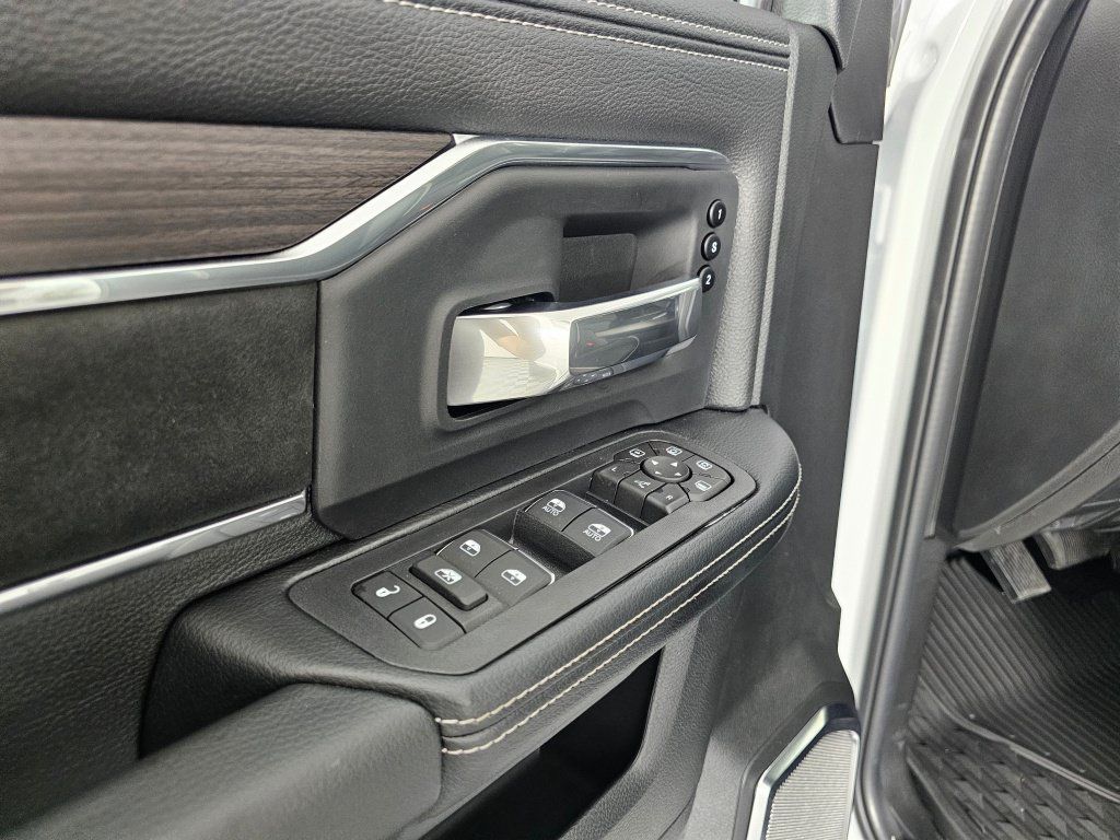 New 2026 RAM 3500 Laramie AWD/4WD image 22