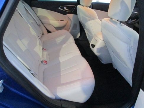 Used 2016 Chrysler 200 Limited image 11