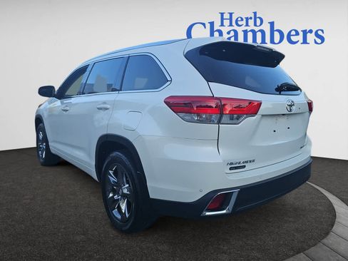 Used 2017 Toyota Highlander Limited Platinum image 3