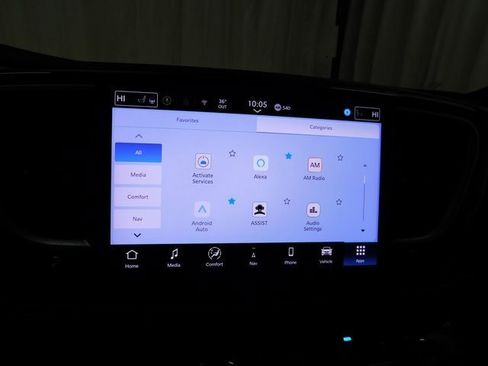 Used 2025 Chrysler Pacifica Limited image 33