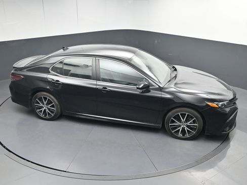 Certified 2023 Toyota Camry SE image 33