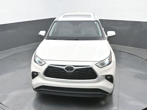 Used 2021 Toyota Highlander XLE image 14