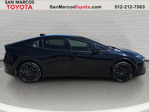 Used 2024 Toyota Prius XLE FWD image 5