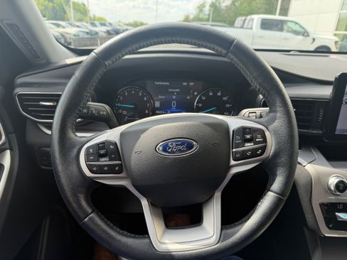Certified 2021 Ford Explorer XLT w/ Equipment Group 202A AWD/4WD image 28