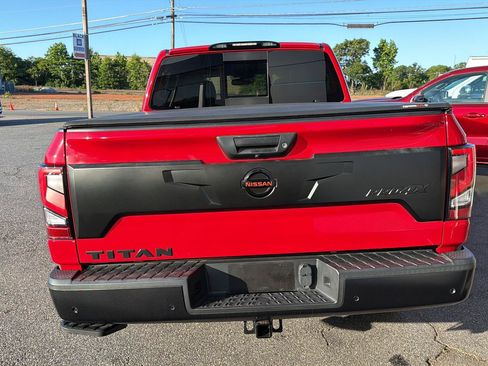 Used 2021 Nissan Titan PRO-4X w/ Pro-4x Convenience Package AWD/4WD image 9